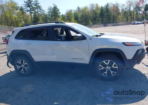 2015 Jeep Cherokee Trailhawk z USA, uszkodzony, nr VIN 1C4PJMBS2FW687716